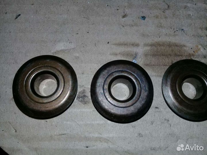 Тарелка клапана 2.3 Volkswagen Passat B5