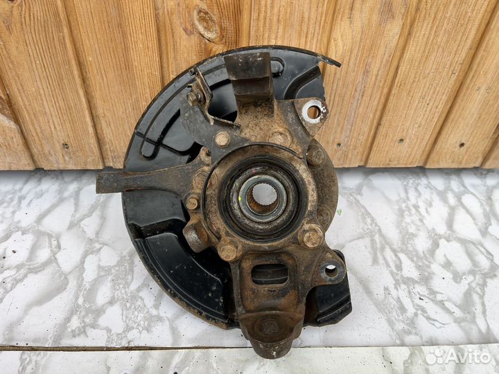 Кулак передний в сборе Mitsubishi l200 2015-2019 г