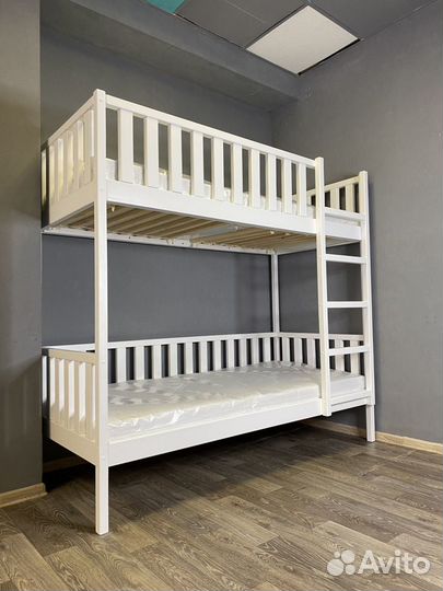 Детская двухъярусная кровать