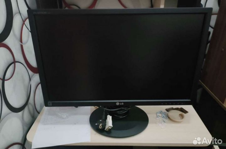 Монитор LG flatron E2411