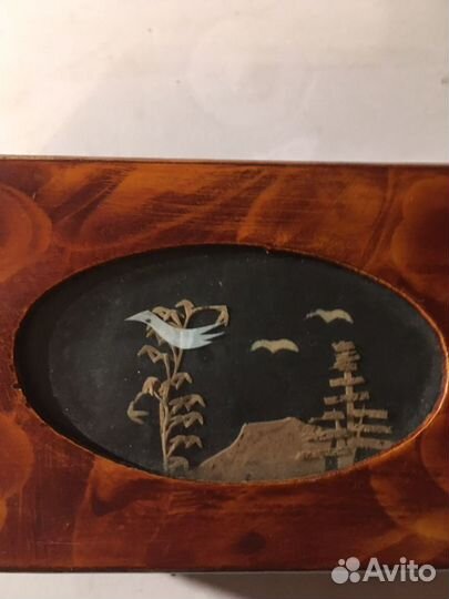 Маленькая старинная шкатулка