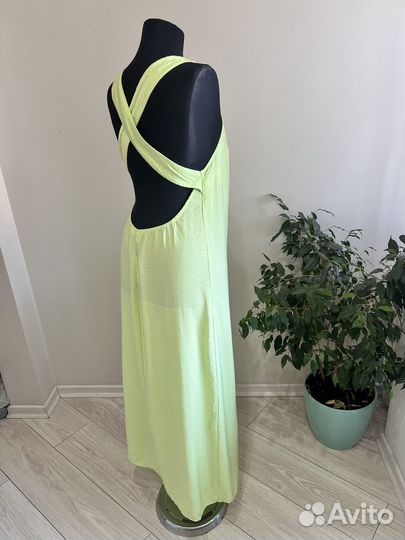 Платье с открытой спиной длинное