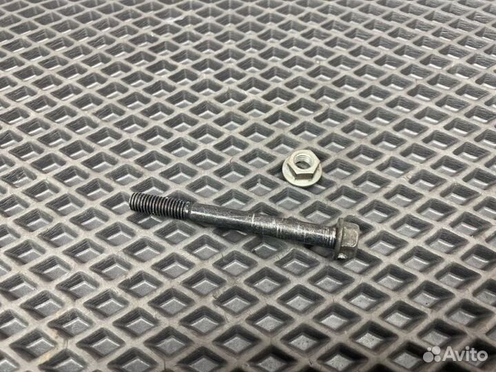 Болты крепления натяжителя ремня генератора Honda