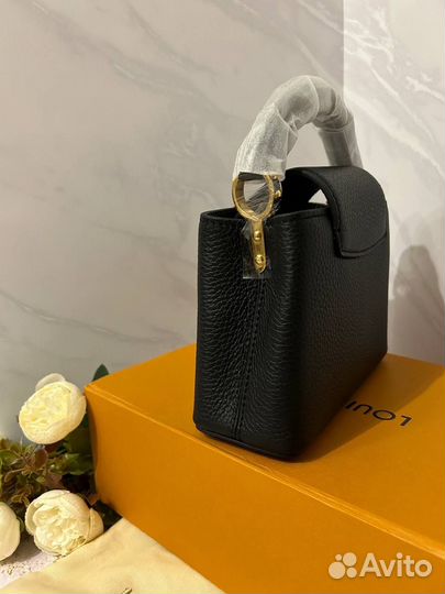 Сумка Louis Vuitton Capucines Mini