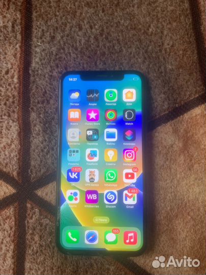 Телефон iPhone 10