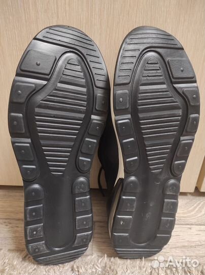 Новые мужские кроссовки