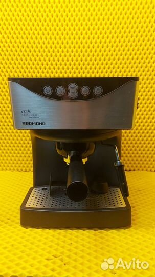 Кофеварка рожковая Redmond RCM-1503