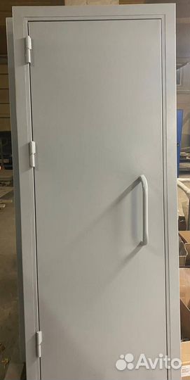 Тамбурная дверь