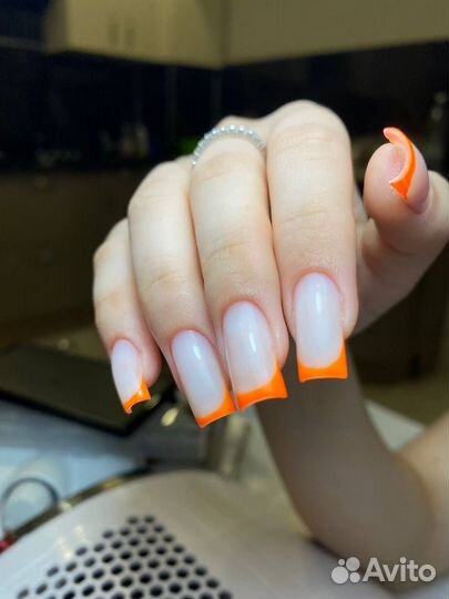 Модель на маникюр