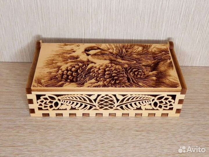 Деревянная шкатулка