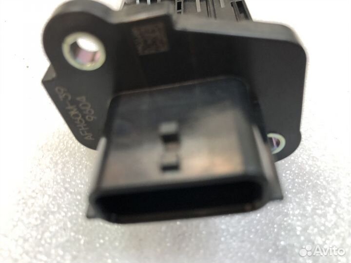 Датчик расхода воздуха Nissan Tesna L33