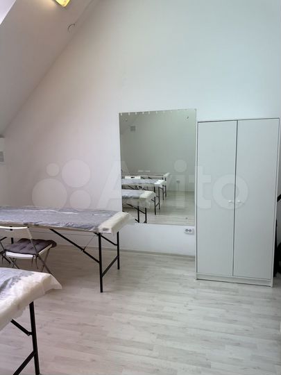 Сдам кушетку /рабочее место для мастера