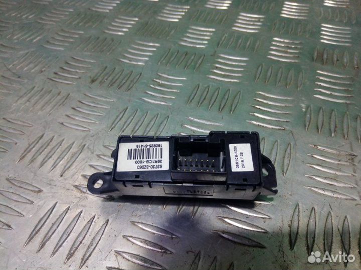 Кнопка подогрева сидений левая Hyundai I40 седан