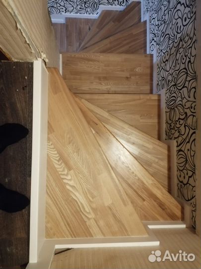 Обшивка лестницы деревом