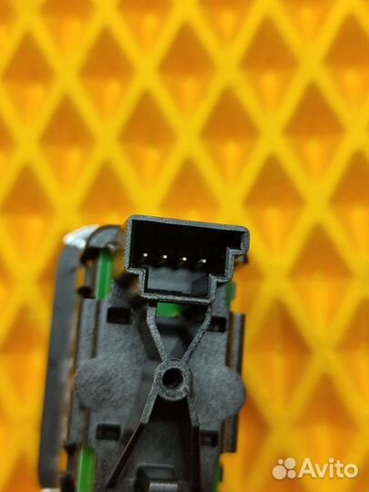 Кнопка стеклоподъемника Mercedes E W212 3.5 2010