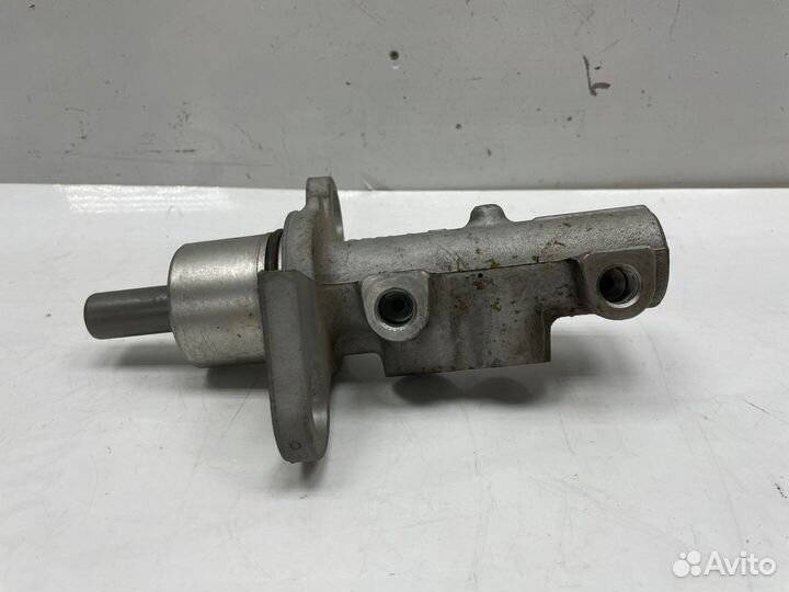 Главный тормозной цилиндр (гтц) Audi A4 B5