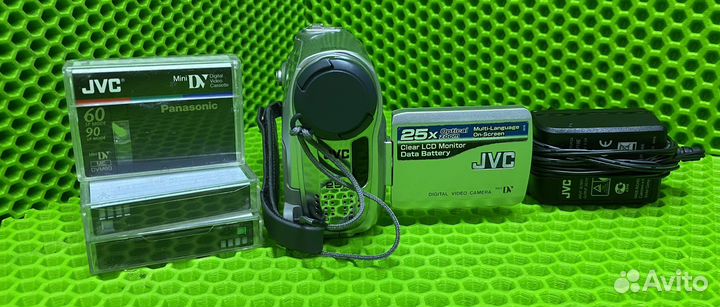 Видеокамера JVC GR-D320