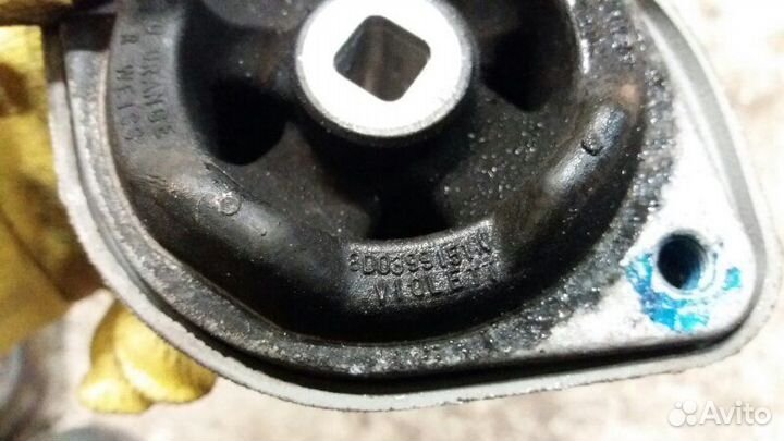 Опора подушка кпп АКПП левая Audi A4 B6 2000-2004г