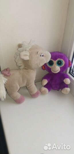 Плюшевый медведь, корова, лошадь, обезьянка