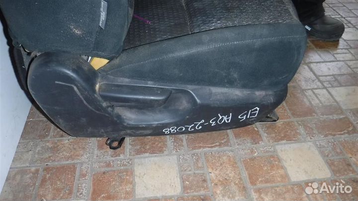 Сиденье переднее правое Toyota Corolla (E150) 200