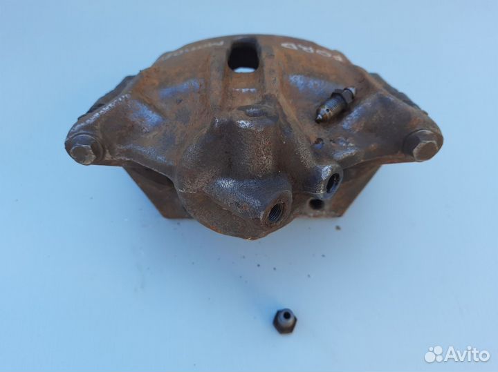 Суппорт передний правый Форд Мондео 3