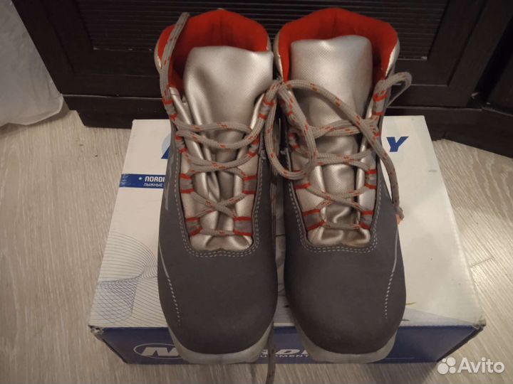 Лыжные ботинки