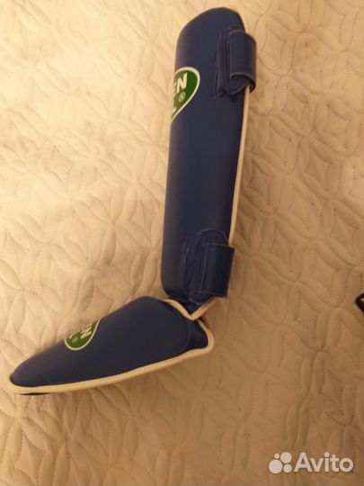 Продам щитки на ноги (новые)