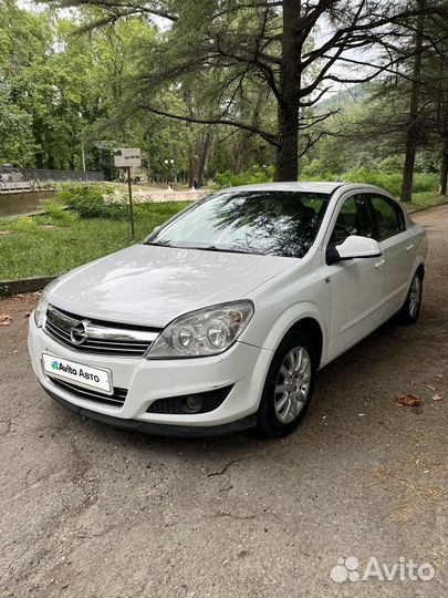 Opel Astra 1.6 МТ, 2012, битый, 281 000 км