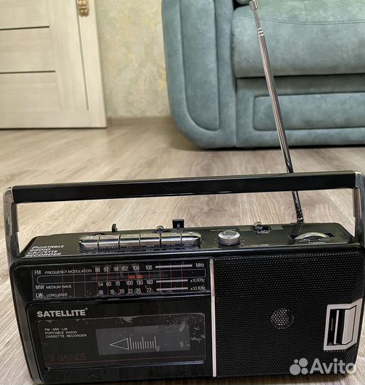 Стереорадиомагнитола satellite aj-183