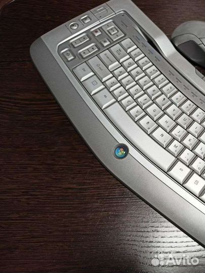 Microsoft Wireless Entertainment Desktop 8000