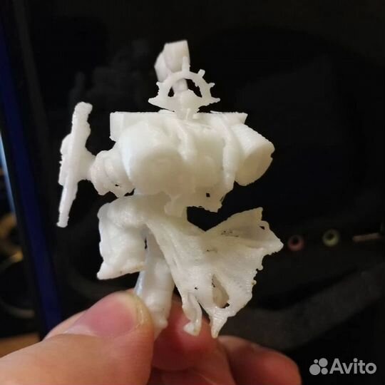 Фигурка командира космодесантника из вархаммер 40к