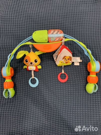 Дуга с игрушками на коляску