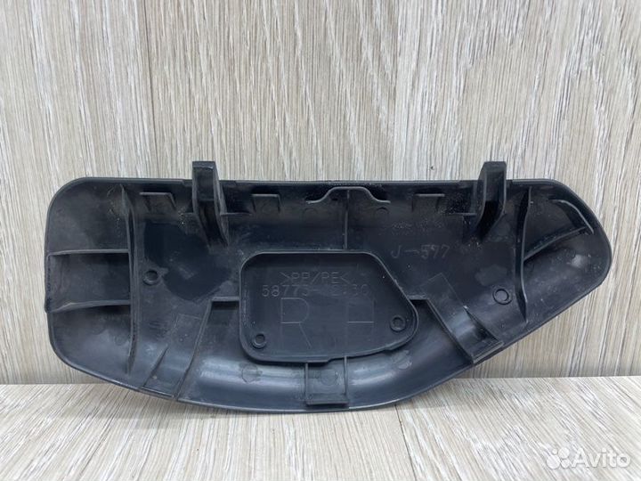 Заглушка обшивки багажника задняя правая Toyota