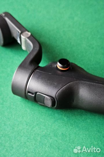 Электрический стабилизатор для смартфона DJI Osmo