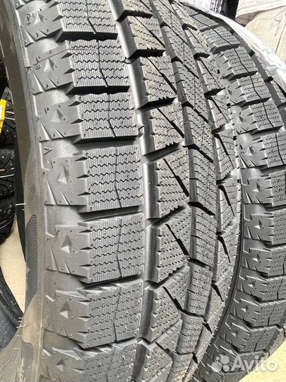 Royal Black Royal Ice 235/65 R17 112S