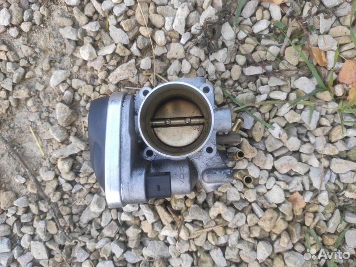 Дроссельная заслонка Volkswagen Golf 4 1J 1.6