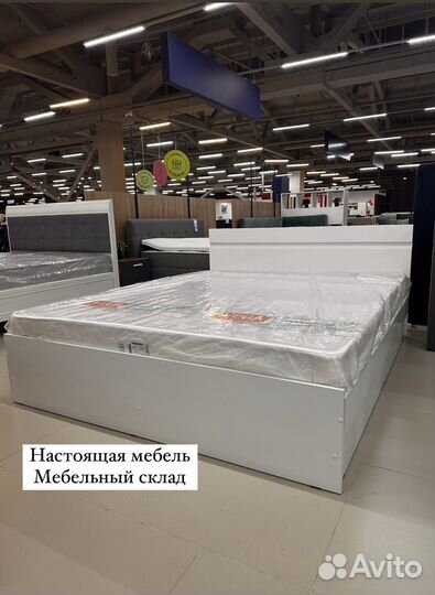 Кровать