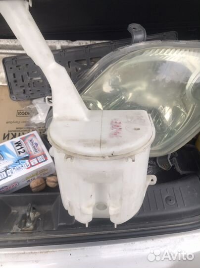 Бочок омывательный тойота ист