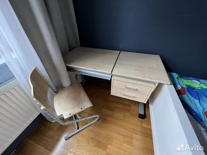 Школьная парта и стул