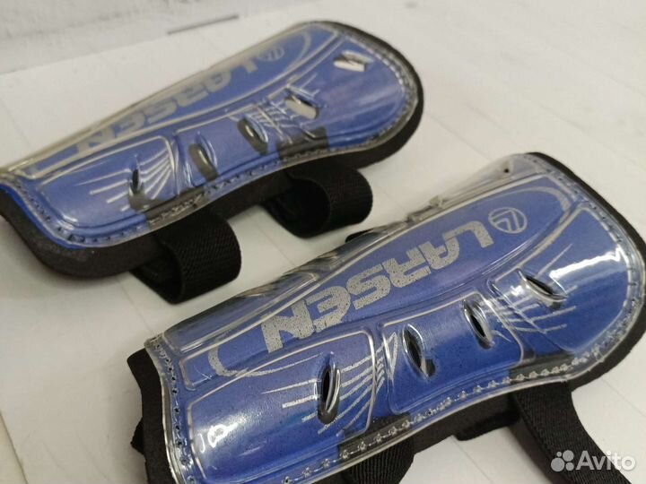 Щитки футбольные