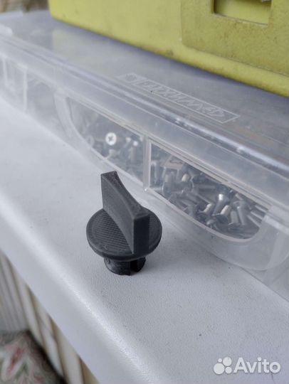 Ручка защёлки двери