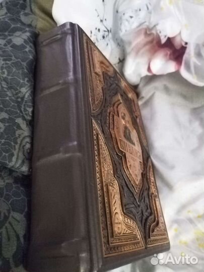 Библия в кожаном переплете
