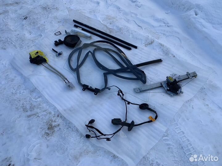 Комплектующие передней правой двери Hyundai Creta