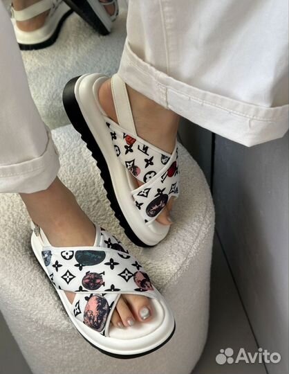 Босоножки женские