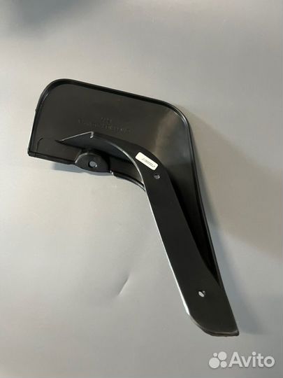 Брызговик передний правый Kia Rio