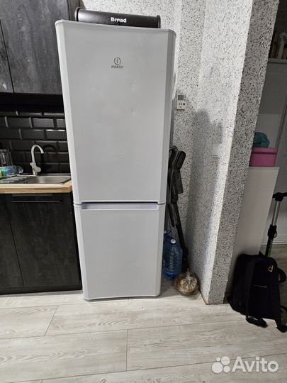 Холодильник бу indesit bia16