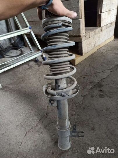 Стойка передняя левая opel astra h