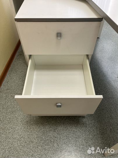 Тумба на колесах