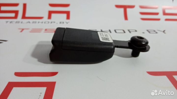 Замок ремня безопасности задний Tesla Model S 2015
