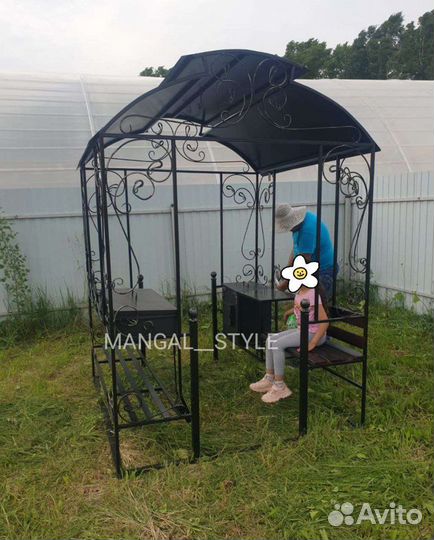 Мангал с крышей